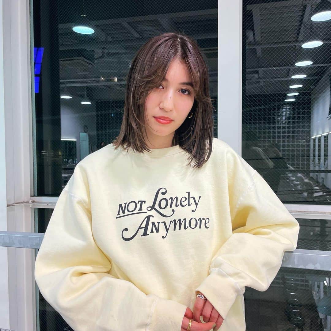 神能裕貴のインスタグラム：「🌫 effortless cut 🌫 【ラフで色気のある女性】 【シンプルで品があるヘアー】 【ヌーデイーなカラー】 この３つにこだわります。 . 【エフォートレスカット】 ◉ラフに決まるセットも簡単なカット. ◉飾らず、抜け間のある雰囲気に！ ◉軽やかで美しい女性. . . 【キャメルアッシュブラウン】 ◉今季オススメのキャメルカラー ◉大人の色気が確実に出る ◉もうアッシュグレーは古い！ ◉イケてるカラーはブラウン系  #effortlesscut#balayage#highlight#shadowroot#ombre #オンブレ#オンブレカラー#ハイライト#バレイライト#バレイヤージュ#海外ヘアー#リアル海外ヘアー#ラフカット#エフォートレスカット#ラフで適当がカッコいい#ラフで色気のあるヘアー#キャメルブラウン#SHIMA#色気#セクシー#sexy#ラフ#クール#髪型ではなく色気を買う時代」