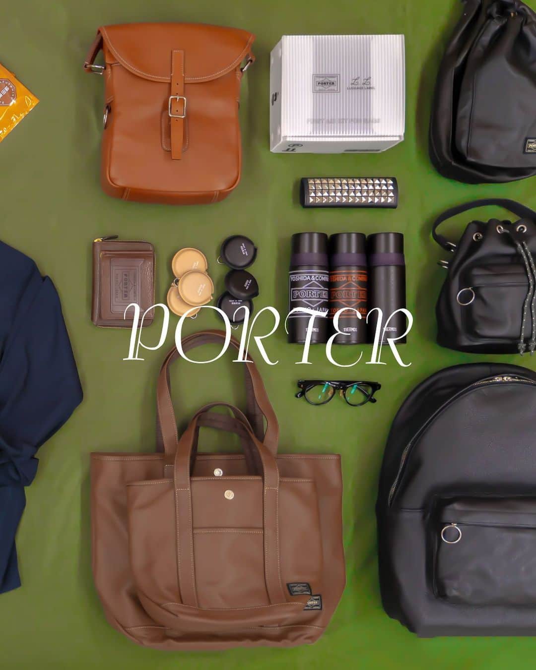 のインスタグラム：「. “HAPPY HOLIDAYS GIFT COLLECTION”  日頃より吉田カバンをご愛顧いただきありがとうございます。   PORTER flagship storeでは、ご家族や大切な方へのギフト、自分へのご褒美にぴったりなショップオリジナルアイテムを多数取り揃えています。  ぜひこの機会にお立ち寄りください。 皆さまのご来店を心よりお待ちしております。  Happy Holidays!  “HAPPY HOLIDAYS GIFT COLLECTION”  Thank you for cherishing our products.  At each PORTER SHOP store, we offer a lot of exclusive items that are perfect as gifts for your family and loved ones, and as a reward for yourself.  Please stop by on this occasion. We are sincerely looking forward to your visit.  Happy Holidays!  #yoshidakaban #porter #luggagelabel #porteryoshida #madeinjapan #japan #85thanniversary #heatandsoulintoeverystich #porterflagshipstore #porterstand #porterexchange #kudachikabyporter #potr #christmas #xmas #present #gift #happyholidays #merrychristmas #吉田カバン #ポーター #クリスマス #プレゼント #ギフト」