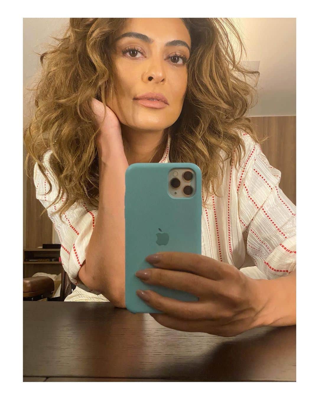 ジュリアナ・パエスのインスタグラム：「Bom dia, Selfizeiras!」