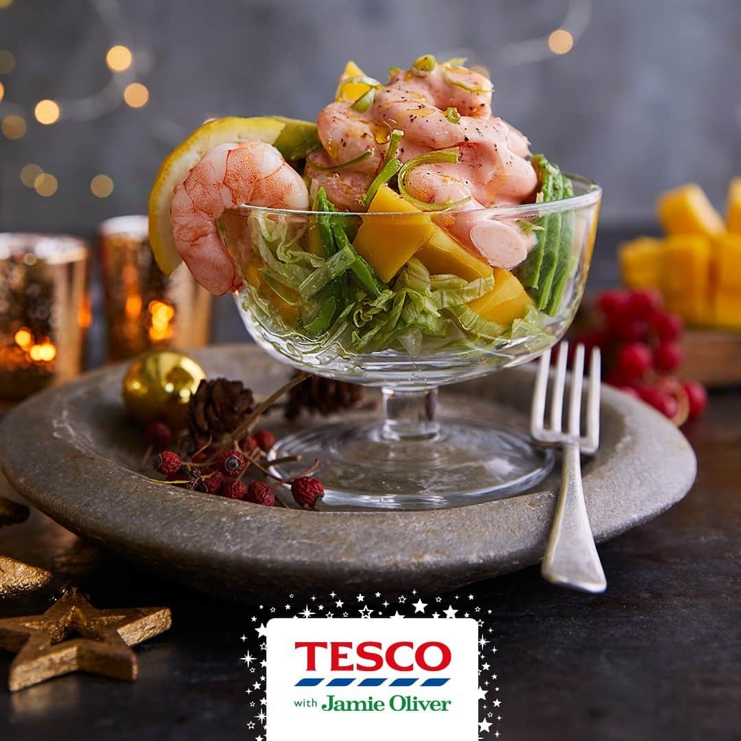 Tesco Food Officialさんのインスタグラム写真 - (Tesco Food OfficialInstagram)「If ever there was a time to break with tradition, it’s this year! Check out @JamieOliver's festive prawn cocktail with a tasty tropical twist. Made in just 15 minutes flat, it's the perfect dish to kickstart your celebrations. #TescoAndJamie #EatMoreVeg  Ingredients 4 tbsp Greek-style yogurt 2 tbsp tomato ketchup hot chilli sauce 1 lemon 300g cooked peeled prawns 1 small iceberg lettuce (about 400g) 2 ripe avocados 1 large ripe mango 1 punnet of cress (optional)  Method  1. In a bowl, mix the yogurt, ketchup, 1 tsp chilli sauce and a good squeeze of lemon juice, then season to perfection. Stir in the prawns until well coated.  2. Wash, click off any tatty outer leaves and finely shred the lettuce. Halve, destone and peel the avocados, then finely slice. Slice the mango cheeks away from the stone, then score a small criss-cross pattern into the flesh and push outwards so that you can easily slice the chunks off the skin.  3. Divide the lettuce between 6 small serving bowls or plates, followed by the sweet mango chunks and creamy avo slices. Spoon over the dressed prawns, snip over the cress, if using, and add an extra dash of chilli sauce. Serve with lemon wedges, for squeezing over.」12月17日 23時15分 - tescofood