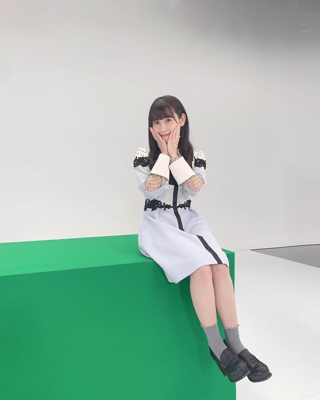 井上瑠夏のインスタグラム：「🌼🌼🌼﻿ ﻿ 明日はLocipoで生配信〜！﻿ ﻿ ﻿ Locipo新しいこと始めました！の﻿ CM撮影したときの写真です ✨✨﻿ ﻿ ﻿ #ske #井上瑠夏」