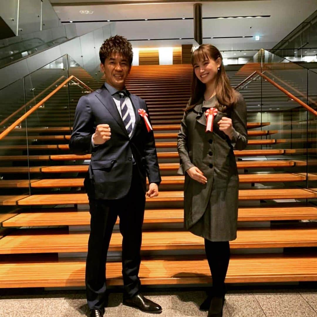 武井壮さんのインスタグラム写真 - (武井壮Instagram)「首相官邸にお邪魔しました トラウデン直美ちゃんと 芸能界からふたり ゼロカーボンに向けての意見交換会でした 少しずつみんなで行動変化をして 新しい生活をつくって 持続可能な地球環境を みんなで手に入れよう🌏 #トラウデン直美  #武井壮 #ゼロカーボン #sdgs  #サスティナビリティ」12月17日 23時08分 - sosotakei