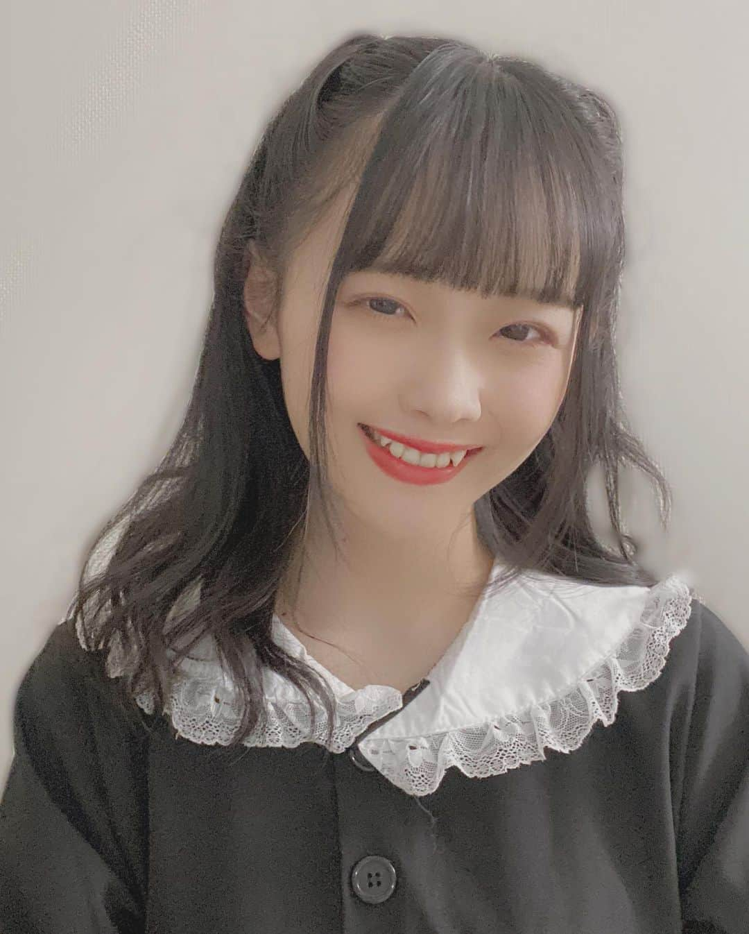 川嶋美晴さんのインスタグラム写真 - (川嶋美晴Instagram)「18歳になりました🌷  数字の風船持つの夢だったんです😌  小さい頃は18歳ってすごく大人だと思っていたけど、 なってみると全然子供でした。  華のセブンティーンが終わってしまったんですが、 スマイレージさんのエイティーンエモーションだと花のエイティーンなので花咲かせたいです🌸  17歳は昇格、BOGグラビア1位などファンの皆さんのおかげで夢を叶えられた年だったので、18歳は自分から掴みにいけるように頑張ります✊🏻✨  18歳もよろしくお願いします✌️  #アイドル #SKE48 #誕生日 #18歳」12月17日 23時22分 - miharun_48