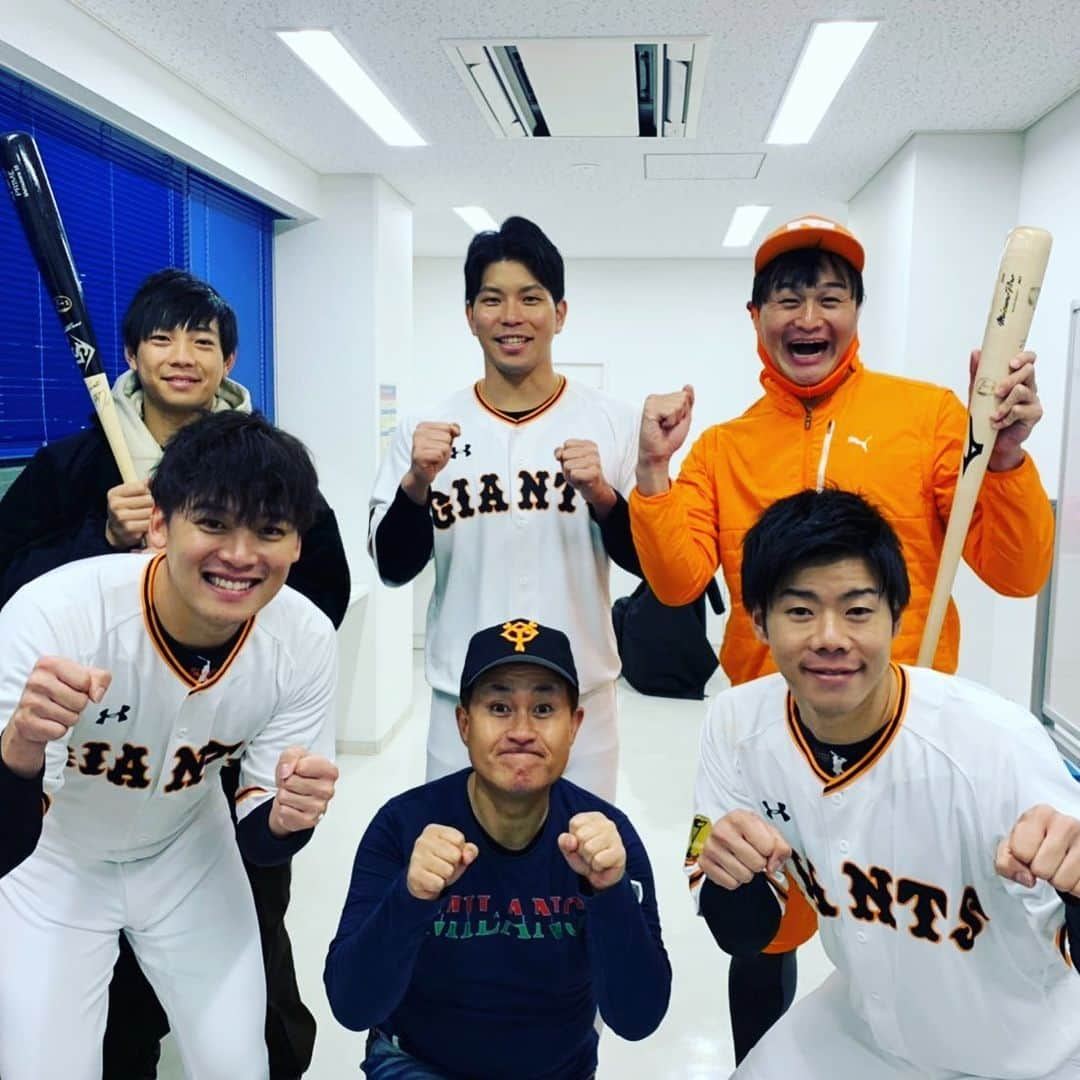 前田裕太さんのインスタグラム写真 - (前田裕太Instagram)「体育会TVの収録でジャイアンツの 大城選手、石川選手、松原選手とご一緒させていただきました。 大先輩の神奈月さんと我々で収録盛り上げられたと思うのでお楽しみに！」12月17日 23時16分 - maeda_timon_d