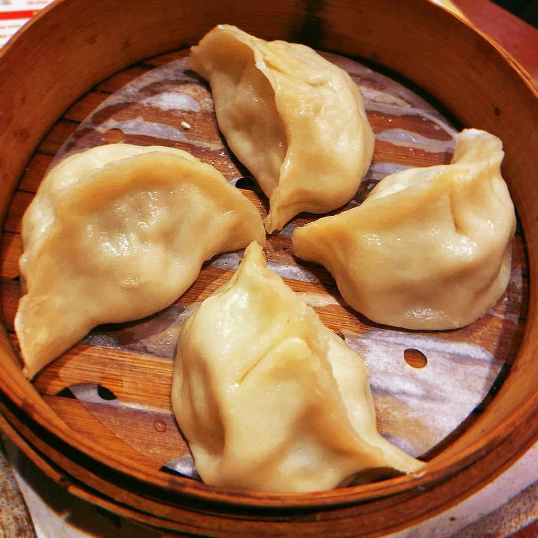 西山なずなのインスタグラム：「餃子と小籠包🤤🤤🤤」