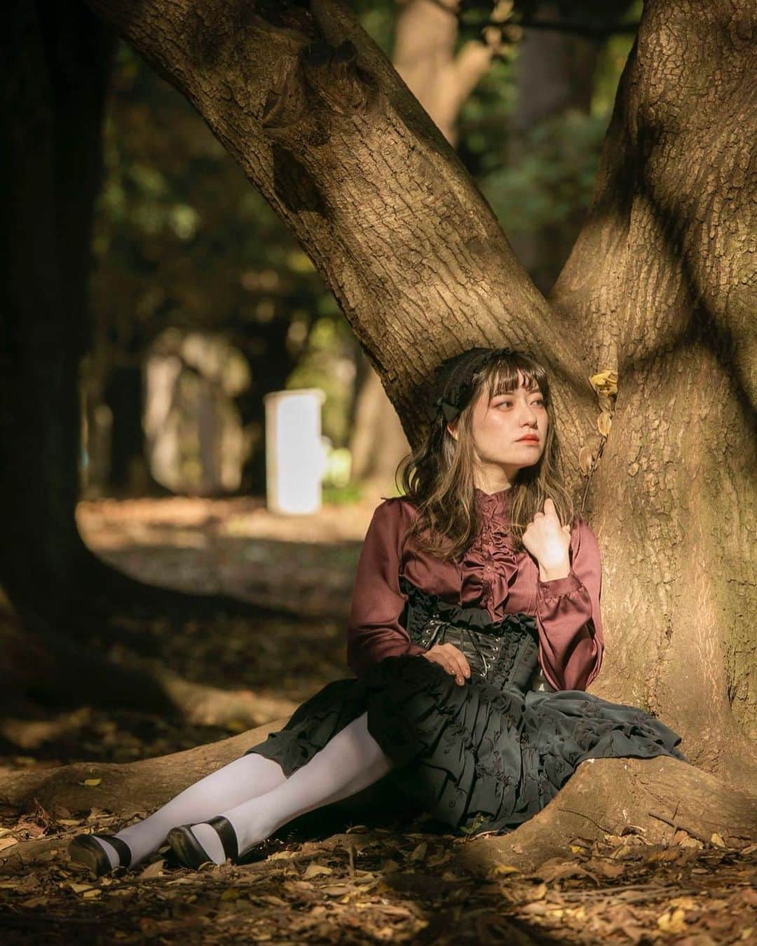 旭桃果のインスタグラム：「Photo by Shin Sakomura @sakomurashin  2019.12  #振り返り投稿   #クラシカルロリータ   #japanese #followme #japan #followers #follow #kawaii #おしゃれさんと繋がりたい #被写体 #lolitafashion #loli #selfie #팔로우백 #데일리룩 #셀카 #셀피 #좋아요 #좋아요반사 #透明感  #doll  #ロリィタ #ロリィタファッション #ロリィタコーデ #ロリィタ服 #ロリィタポートレート #ロリィタコーディネート #ロリィタワンピース #ロリィタメイク #ロリィタ系」
