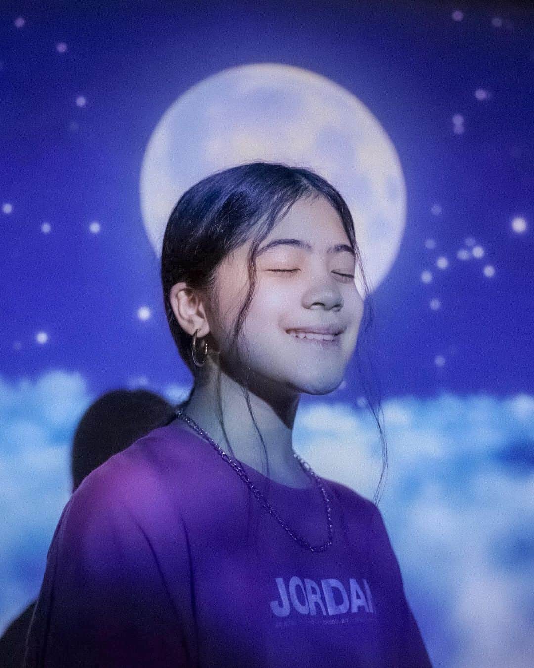 Niana Guerreroさんのインスタグラム写真 - (Niana GuerreroInstagram)「“always remember we are under the same sky, looking at the same moon” 🌕✨🤩」12月17日 23時29分 - nianaguerrero