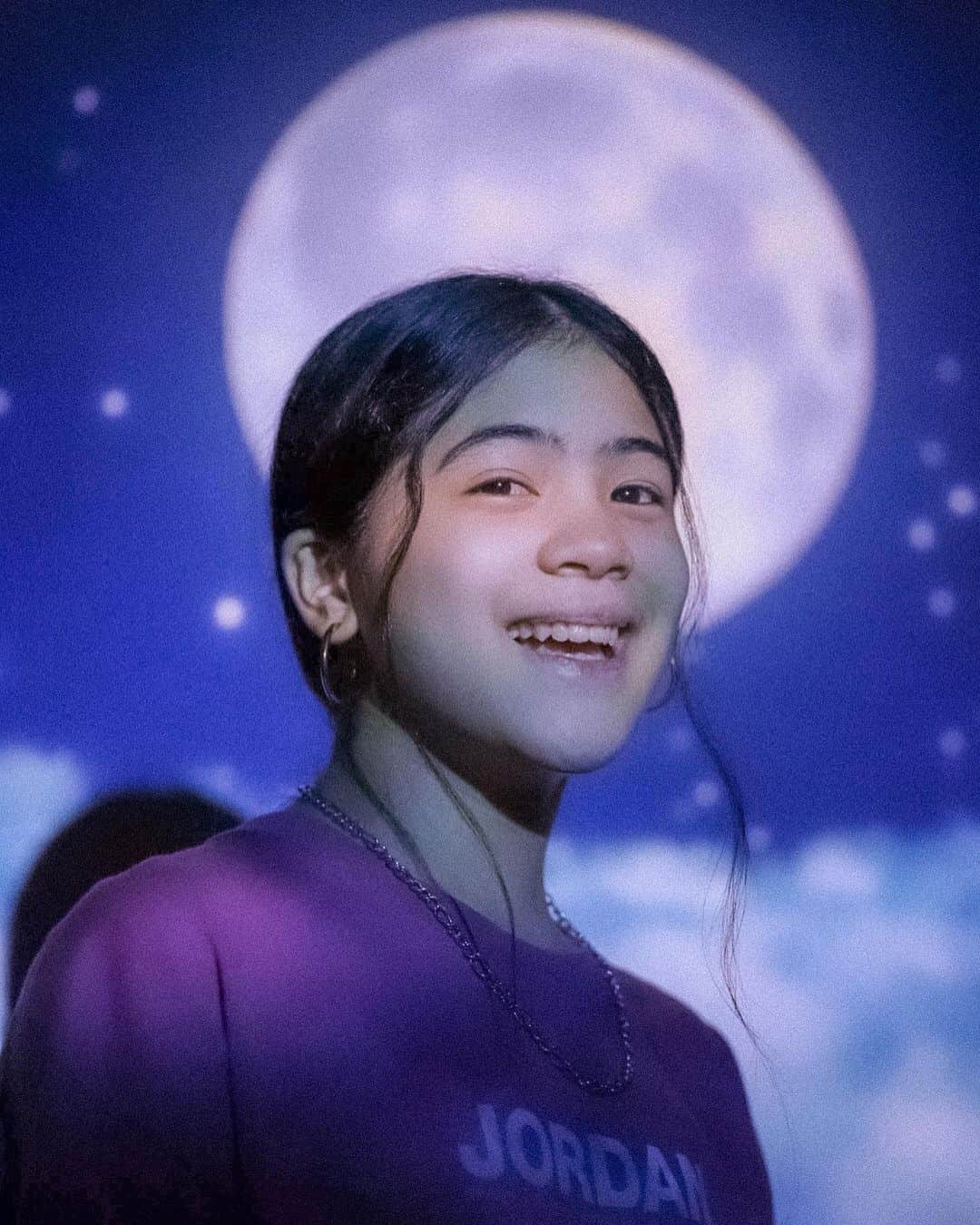 Niana Guerreroさんのインスタグラム写真 - (Niana GuerreroInstagram)「“always remember we are under the same sky, looking at the same moon” 🌕✨🤩」12月17日 23時29分 - nianaguerrero