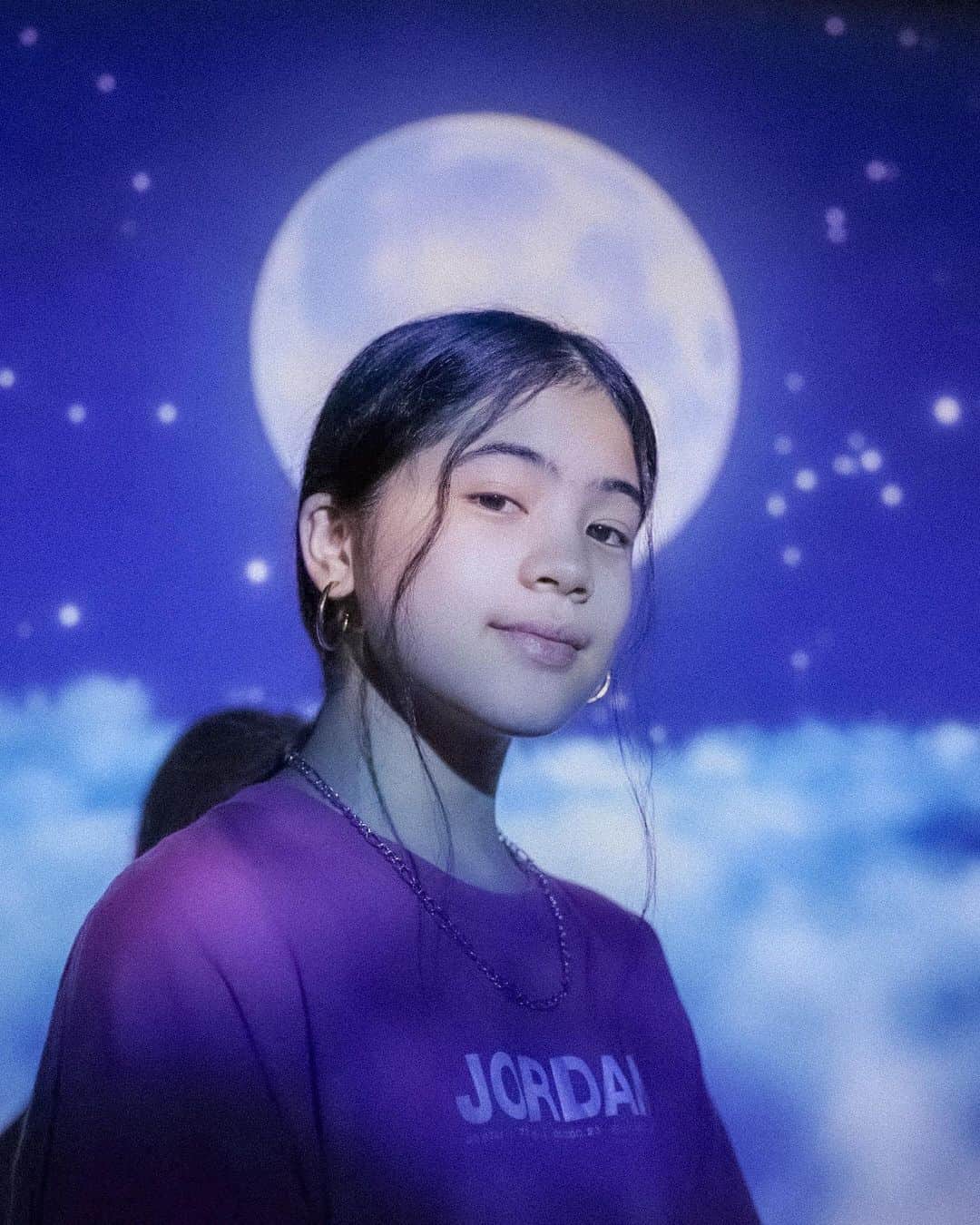 Niana Guerreroのインスタグラム：「“always remember we are under the same sky, looking at the same moon” 🌕✨🤩」