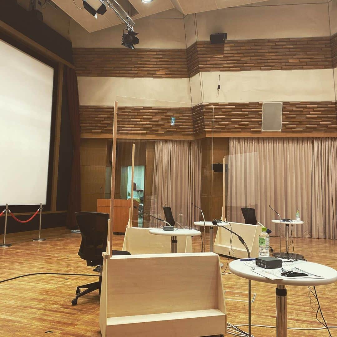 松隈ケンタのインスタグラム：「年末年始の収録ラッシュ！！！！  #六本松サテライト」