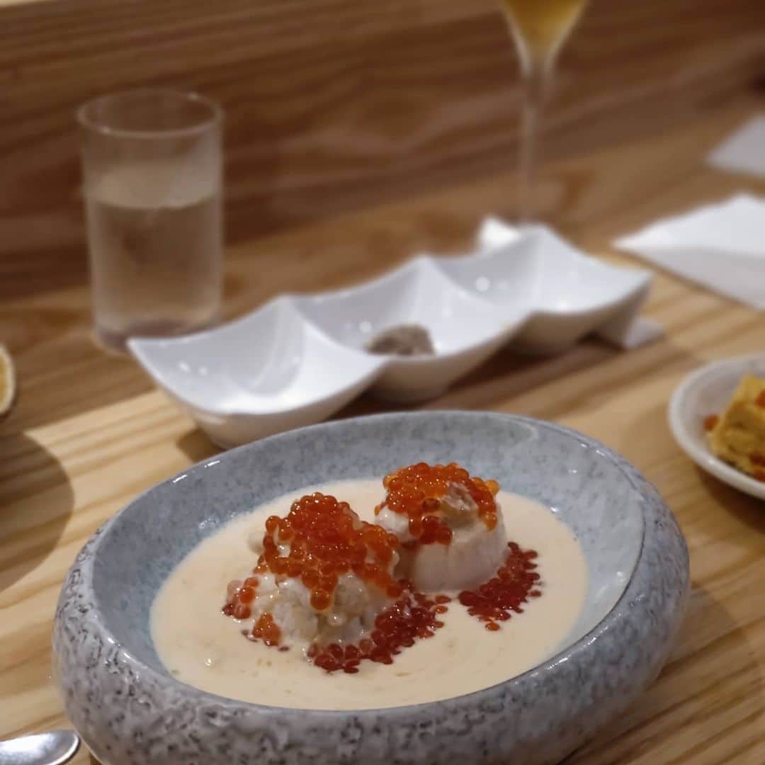 有坂翔太のインスタグラム：「The hidden best Japanese restaurant in Singapore 僕の隠れ家だけどシンガポールで１番美味しい創作和食のお店。ミシュランに全く興味無いところが素敵。」