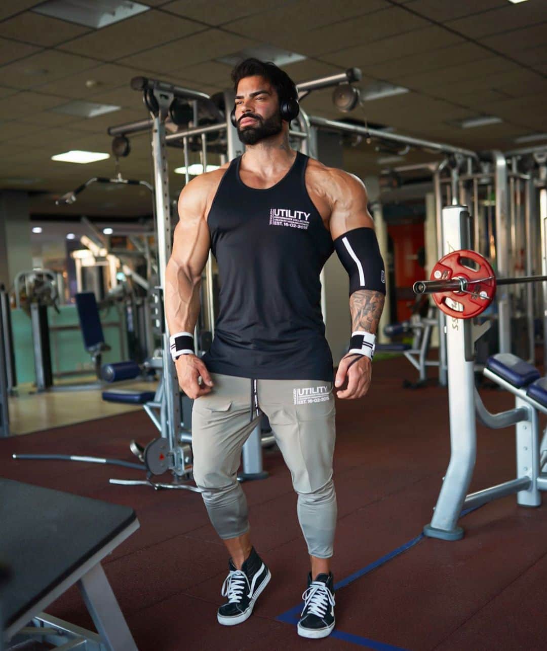 Sergi Constanceさんのインスタグラム写真 - (Sergi ConstanceInstagram)「Build your character💪 @vqfit  . Check out the latest UTC collection @vqfit you go to love the fit & fabrics Click link @vqfit bio」12月17日 23時48分 - sergiconstance