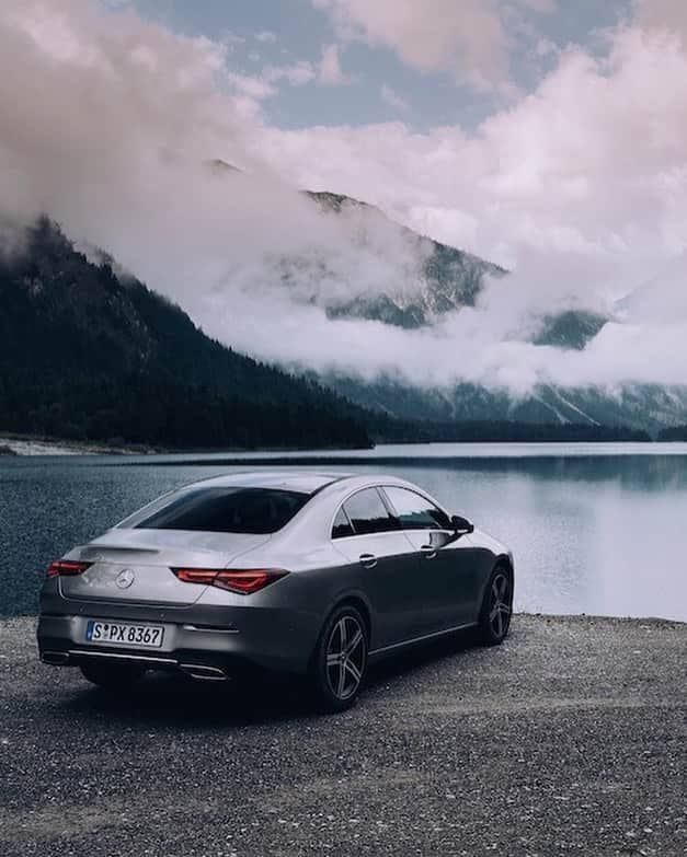 メルセデス・ベンツさんのインスタグラム写真 - (メルセデス・ベンツInstagram)「Enjoy this beautiful view with a car like no other – the Mercedes-Benz CLA. Get to see more stunning photos in the Mercedes-Benz Instagram book „One Billion Likes“. Get it by tapping on the tag.   📸@maxleitner for #MBsocialcar   #MercedesBenz #CLA #book」12月17日 23時50分 - mercedesbenz