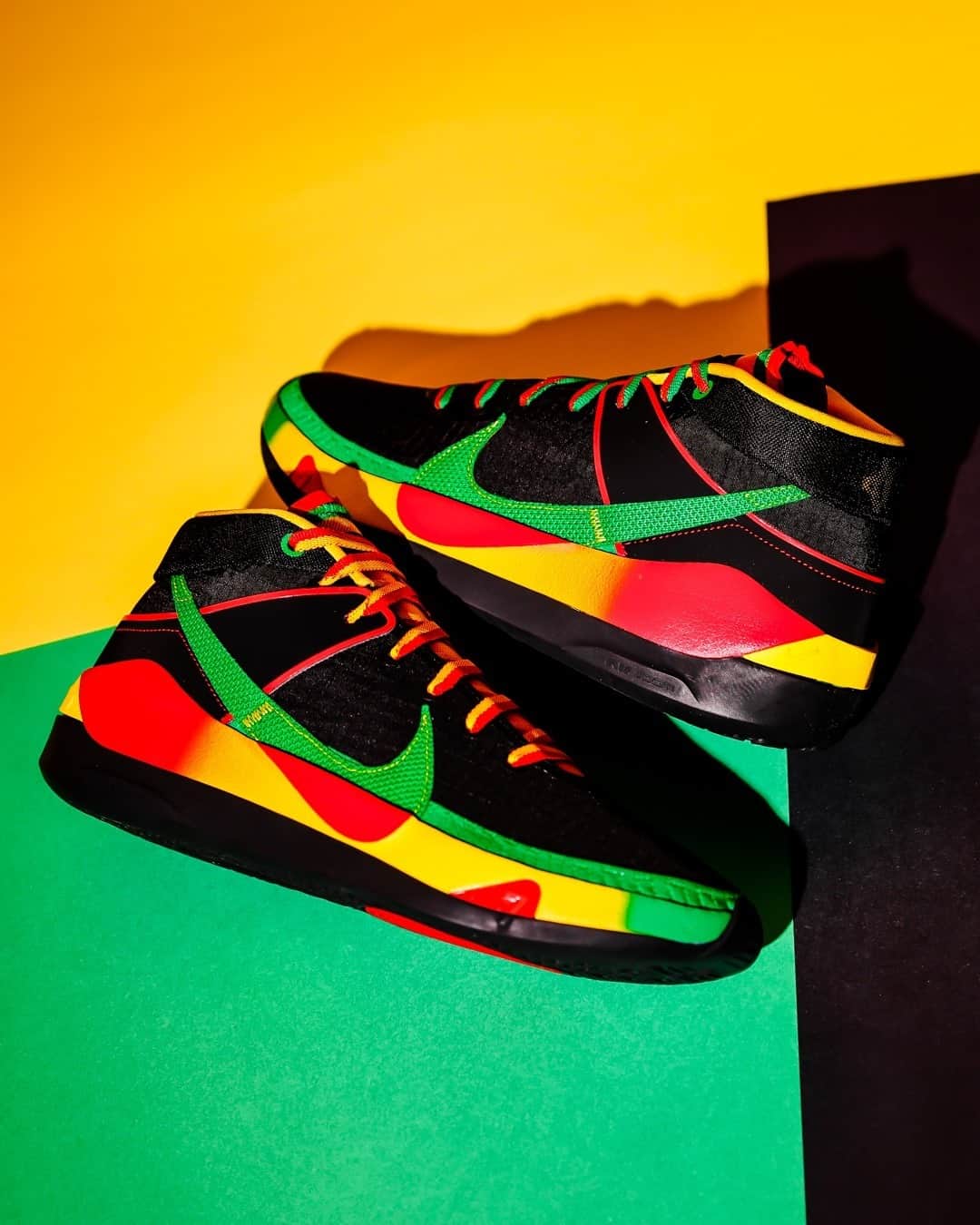 Foot Lockerさんのインスタグラム写真 - (Foot LockerInstagram)「Feel the vibes 🏝️ #Nike KD13 'RASTA' is now available in Men's & Grade School sizes.」12月18日 0時00分 - footlocker