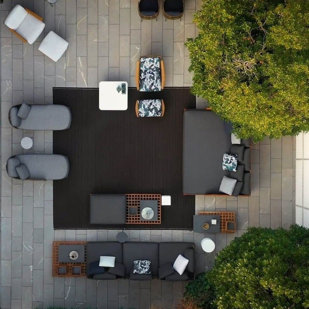 Minotti Londonさんのインスタグラム写真 - (Minotti LondonInstagram)「Spotlight on the standout pieces of our 2020 Outdoor Collections on show at our Company Showroom.  Check out the 2020 Collection by tapping on the link in our bio.  #minotti2020collection #minottilondon  #madeinitaly #companyshowroom #superset #rodolfodordoni #nendo #marciokogan #studiomk27 #christophedelcourt #gamfratesi #seating #couture #design #creativity #interiordesign #designlover #architecture #furniture #homedecor #homeinterior」12月18日 0時00分 - minottilondon