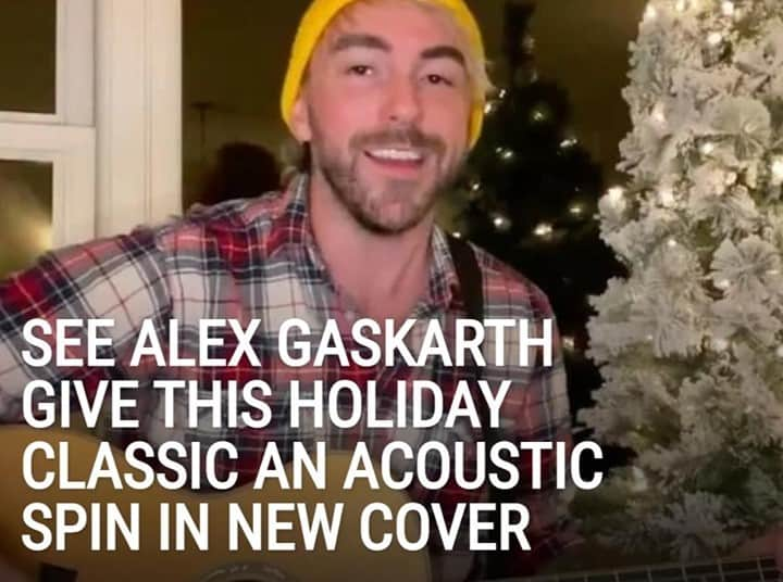 Alternative Pressさんのインスタグラム写真 - (Alternative PressInstagram)「WATCH: @AlexGaskarth is helping us count down the days until Christmas with this acoustic cover of a holiday classic (no, it’s not “Merry Christmas, Kiss My Ass”)⁠ LINK IN BIO⁠ .⁠ .⁠ .⁠ #alexgaskarth #alltimelow #christmasmusic #holidaymusic #altpress #alternativepress」12月18日 0時02分 - altpress