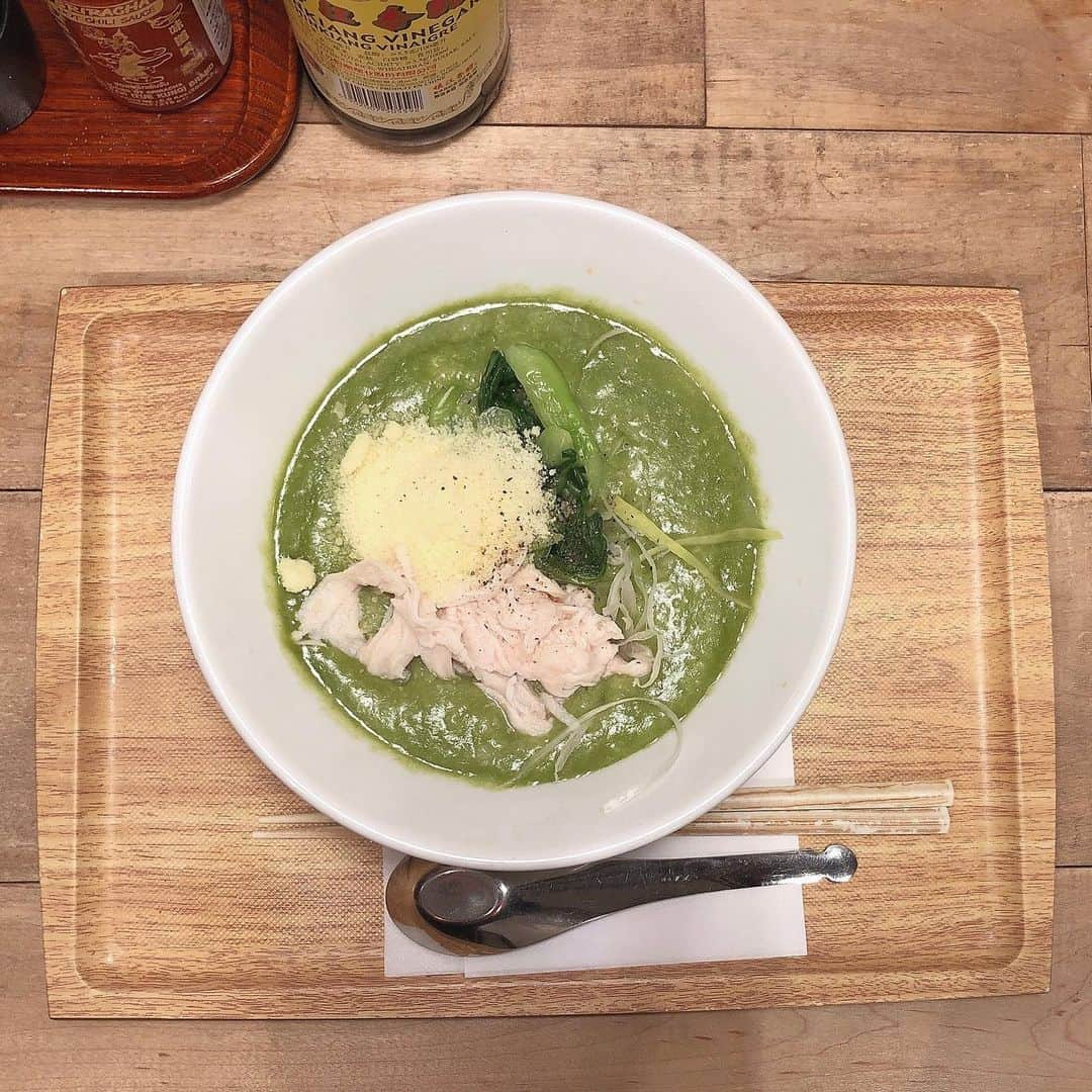 H-el-ical//さんのインスタグラム写真 - (H-el-ical//Instagram)「﻿ お粥﻿ ﻿ rice porridge﻿ ﻿ ﻿ #ほうれん草のお粥﻿ #spinach﻿ #予想以上のチーズ﻿ #cheese﻿ #安定の鶏肉﻿ #chicken」12月18日 0時04分 - hikaru_0702_official