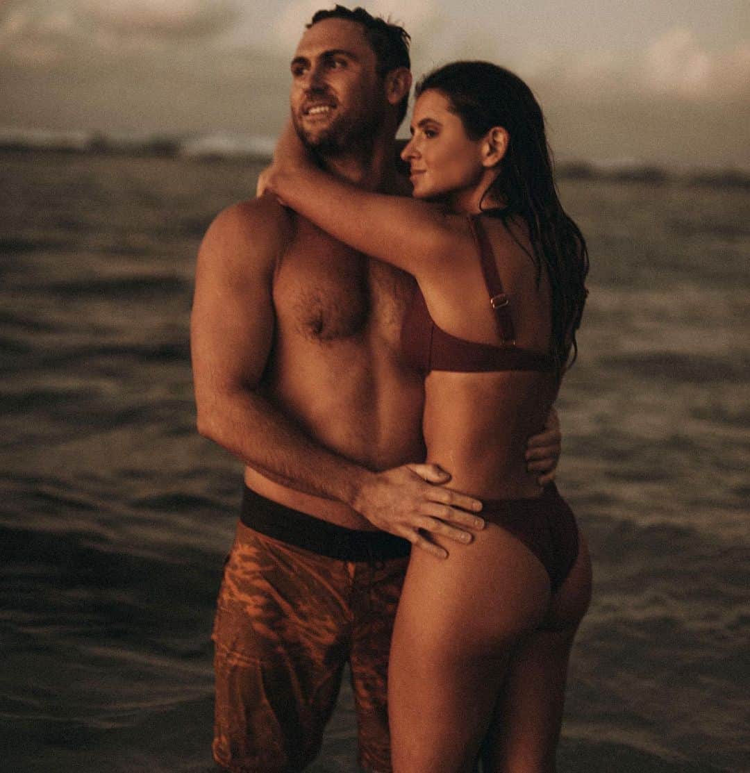 アナスタシア・アシュリーのインスタグラム：「Happy birthday @abraham_ster I am so proud of you everyday for being a frontline hero 👨🏻‍⚕️ and coming up with new ways to make me laugh daily 😝」