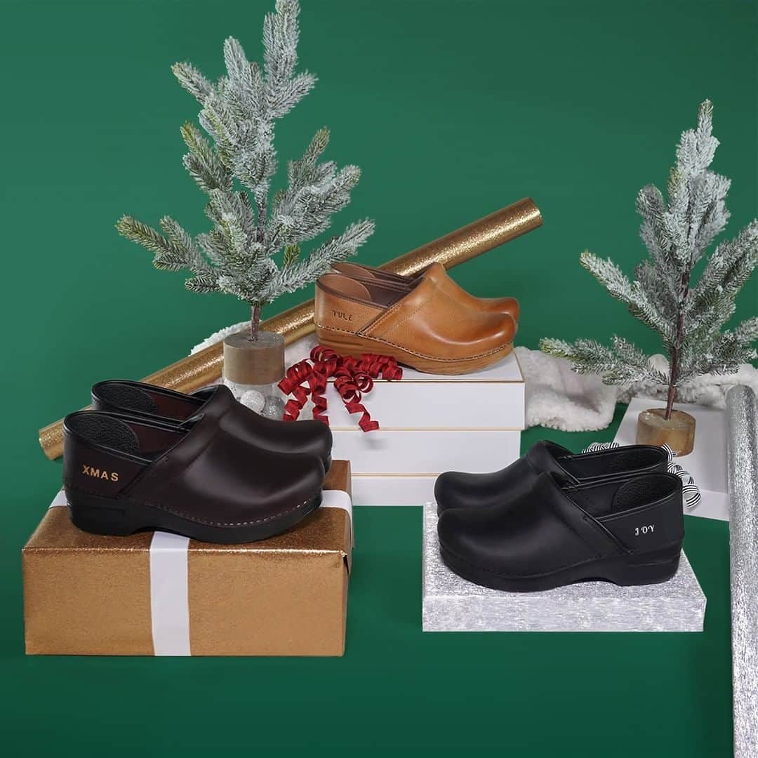 ダンスコのインスタグラム：「Comfort, joy and uniqueness all in one gift! Shop personalized styles on our website now!」