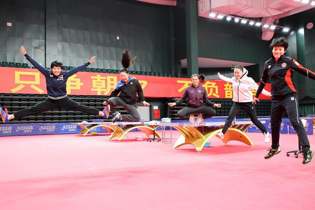 リリー・チャンのインスタグラム：「Ok what.... I can’t believe I’m announcing that we get to compete in the Chinese Super League as part of the ITTF World Professionals Team this year! Never in my wildest dreams did I think this would even be a possibility 🤯😍  Thank you to @ittfworld and CTTA for organizing this and giving us the opportunity of a LIFETIME. Truly so grateful - we will be sure to treasure this experience forever. Come on ITTF世界职业联队! 加油! 🌎🏓💪  #ChineseSuperLeague #ITTFWorldProfessionals #TableTennis」