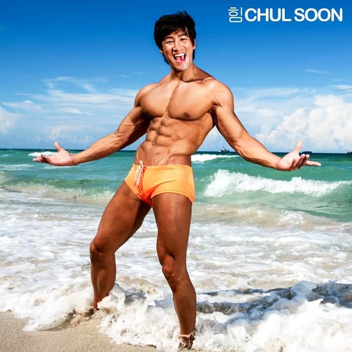 CHUL SOONのインスタグラム：「Throwback . . . Huge training Program available at chulsoon.com  Follow the Facebook page to see work outs.  Facebook.com/chulsoonofficial @chul_soon @chulsoon_official (한국계정)  ______________________________ #teamchuls makeup #beach #swimwear #fitness #chulsoon #korean #fitnessmodel  #aesthetic #aesthetics #wbff #ifbb #chulsoon2020 #motivation  #fitfam  #다이어트 #식단」