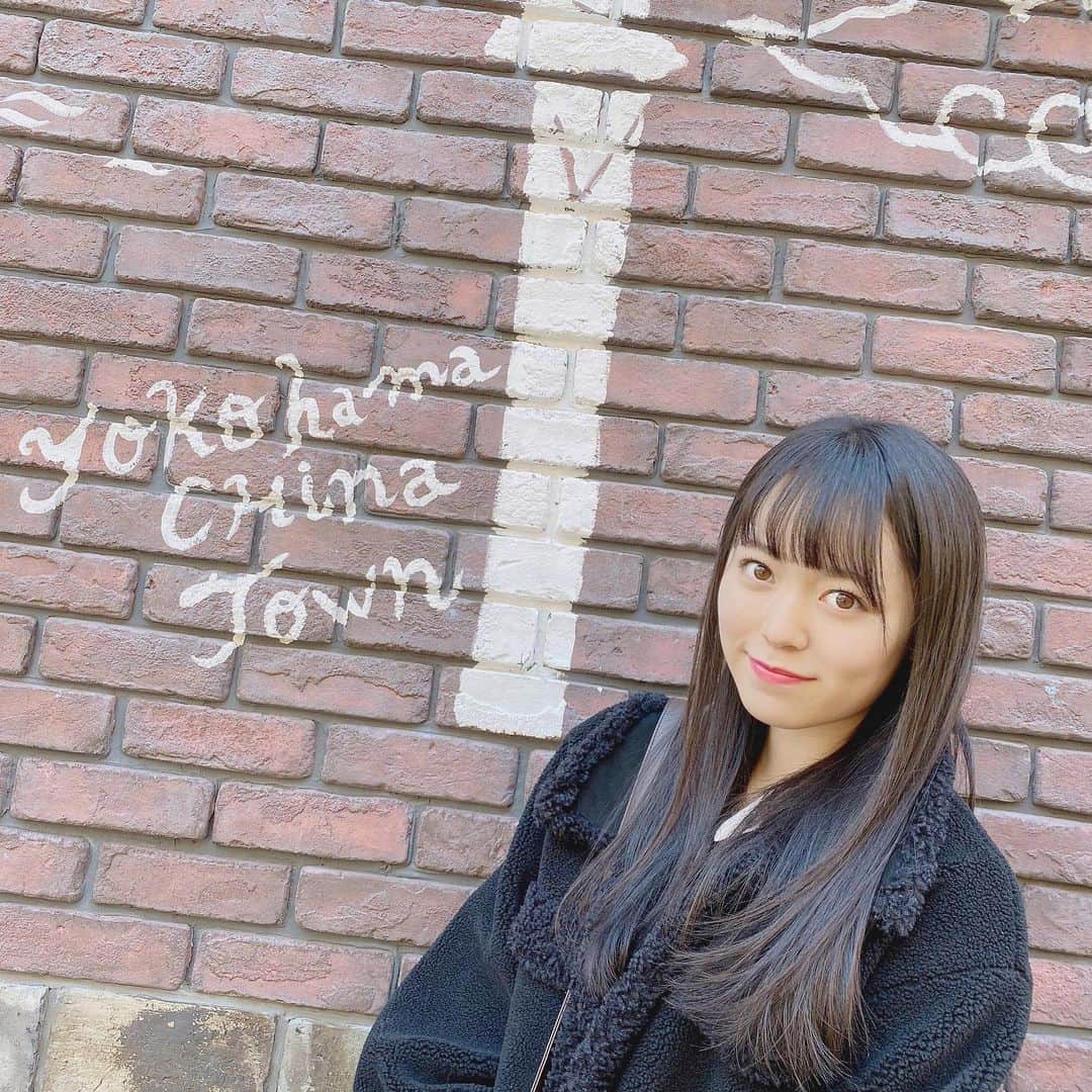 西川怜のインスタグラム：「中華街で見つけた素敵なお店の壁で✨ #横浜中華街 #横浜」