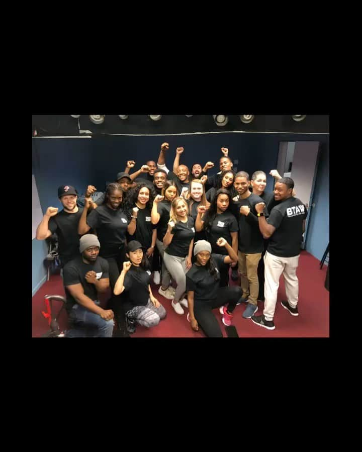 ダフニ・クラークのインスタグラム：「Tribute to the G.O.A.T @darkan2000 for creating the best acting class ever “Breakin Through Acting Workshop.” Eleven years of blood, sweat and tears. The best actors in the business to ever grace the stage. Thank you for all the years of passion and dedication you poured into the lives of actors. Thank you for making me the actress I am today. I salute and honor you. As you always say “Greatness recognizes greatness”! Shout out to @amandaicamacho for making this. ❤️」