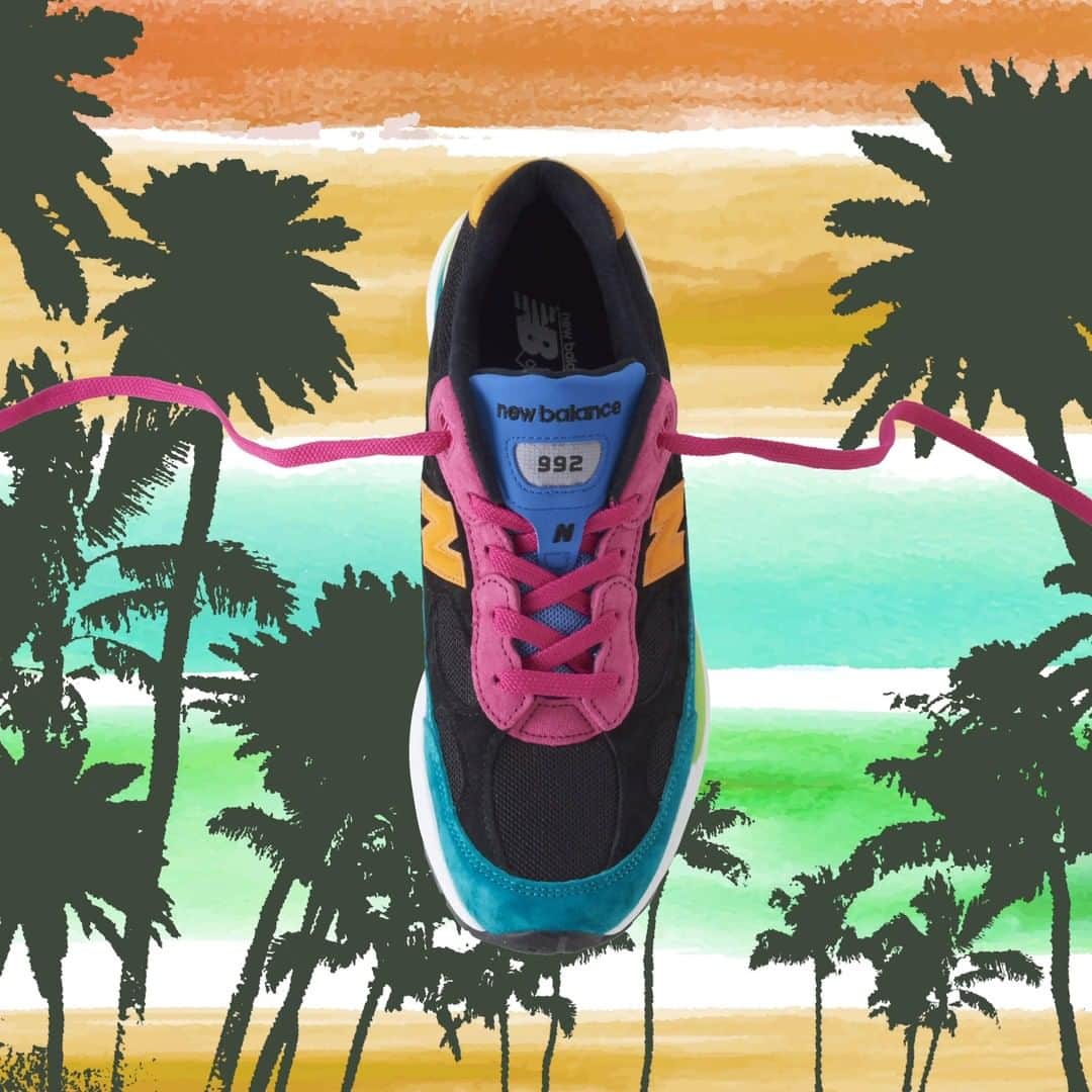 のインスタグラム：「🌴真冬のストリートシーンに南風を  冬、都市、リゾート。一見すると相いれないキーワードが交錯する、New  Balanceのニューアイテム「M992RE」が本日12月18日より発売される。  1906年に誕生したNew Balanceは、ヘリテージ感あふれるカラーウェイが強く支持される一方、時代のトレンドを取り入れた提案カラーがいつも高感度な人々を刺激し続けてきた。  2020〜2021年の真冬、トロピカルカラーに染まる992が夏の憧憬を呼び覚ます......?!  👟：続きは @abcmart_grandstage トップからリンクをタップ  Animation: @m__i__z___  Music: @narakuti (Poor Vacation / Super VHS) Photography: @yanasewataru_photographer (UpperCrust) Text: @sneakerfanbook  Edit: @narakuti   #tokyo #japan #ABCGS #ootd #fashion #newbalance  #M992RE #ニューバランス #ニューバランス992」