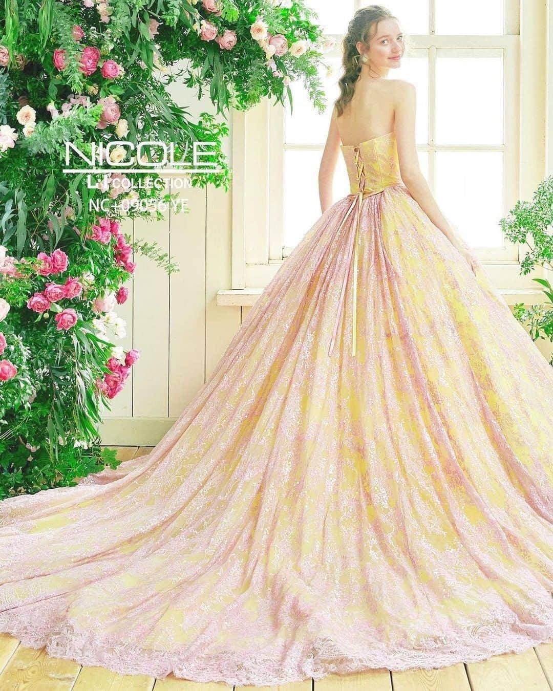 ♡プラコレWedding·⋆*さんのインスタグラム写真 - (♡プラコレWedding·⋆*Instagram)「@placolewedding【#DRESSY花嫁 】 【#プラコレ】をつけて投稿&フォローしてね♩ . ＝＝＝＝＝＝＝＝ . 国内大手ドレスメーカーである アルファブランカさんが手掛ける ウェディングドレスブランド、 𝐍𝐈𝐂𝐎𝐋𝐄 [ @nicole_weddingdress ] ♡♡  本日は、春の訪れが待ち遠しくなる パステルカラーのドレスをご紹介👗🕊  #ニコルドレス でig検索すると、 たくさんの花嫁さまの試着レポや 着用レポを見つけることができくるので、 ぜひチェックしてみて✨ ＝＝＝＝＝＝＝＝ 👗 photo by... @nicole_weddingdress さん . ＝＝＝＝＝＝＝＝ 『#DRESSY花嫁』『#プラコレ』の ハッシュタグをつけて写真をUPしてね✦ 花嫁アプリ『DRESSY by プラコレ』の 記事に掲載＆リグラムされるかも♩ . みなさまからのいいねや保存 コメントをお待ちしています♥ 「このウェディングドレス可愛い！」 「ヘアスタイルも気になる！！」 「今の花嫁さんの流行りは！？」etc. . ＝＝＝＝＝＝＝＝ 花嫁アプリでは、 プロのアドバイザーに結婚式の相談を何度でも♡ ウェディングドレスの記事や、 自分のウェディングレポを残せちゃう♡” . ＞＞＞TOPのURLからcheck ⋈ @placolewedding ＞＞＞結婚のご相談は プラコレウェディングアドバイザーへ♡ @wedding_adviser ＞＞＞ウェディングレポを残したいなら、 farny by プラコレをcheck ✎ @farny_wedding ＞＞＞ウェディングアイデア＆DIYは ドレシーアイデアcheck ❁ @dressy_idea >>>素敵なドレスに出会いたい花嫁さま♡ @dressyonline_をcheck . ＝＝＝＝＝＝＝＝＝＝＝＝＝＝＝＝ . #プレ花嫁 #卒花 #花嫁 #卒花嫁 #結婚 #結婚式 #結婚準備 #花嫁準備 #weddingtbt #2020冬婚 #2021春婚 #ウェディングドレス #カラードレス #アルファブランカ #フラワードレス #AlphaBlanca #パステルカラー #花嫁コーディネート #ブランドドレス #ピンクドレス #花柄ドレス #プリントドレス #nicole #刺繍ドレス #2021春婚」12月18日 10時01分 - placole_dressy