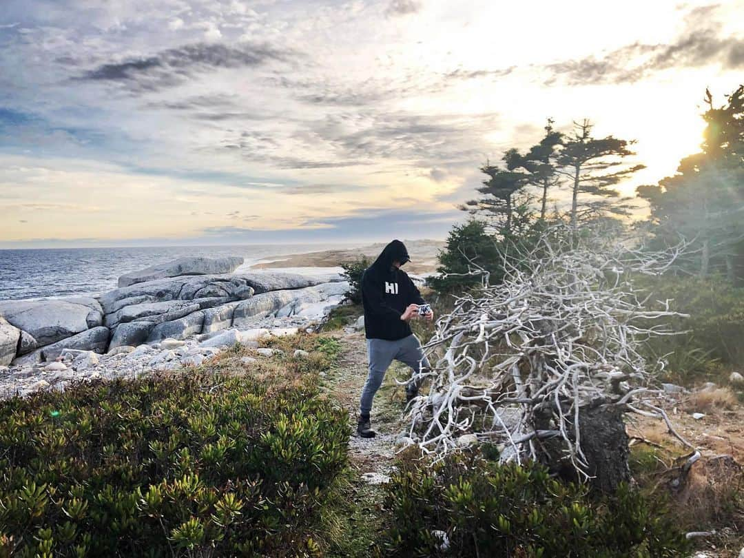 エイドリアン・ブロディのインスタグラム：「🌊 nothing like #nature ☁️#feelingit #mothernature #art #photography」