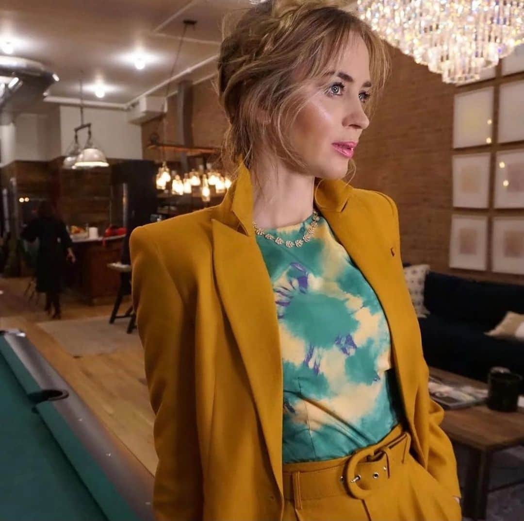 のインスタグラム：「Beautiful Emily Blunt in @vogue wearing Sydney Evan! Thank you @highheelprncess ❤️」