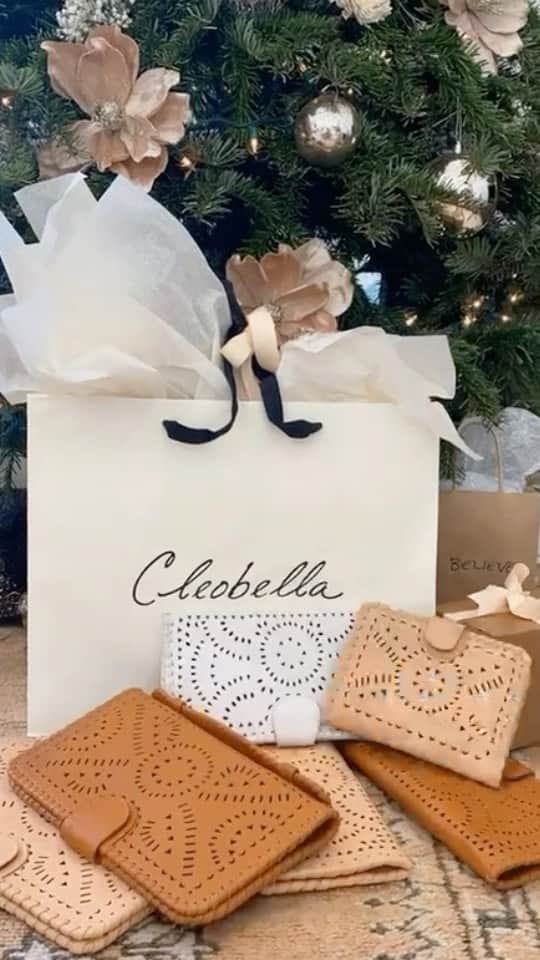 クレオベラのインスタグラム：「The gift we’re all hoping for under the tree ✨」