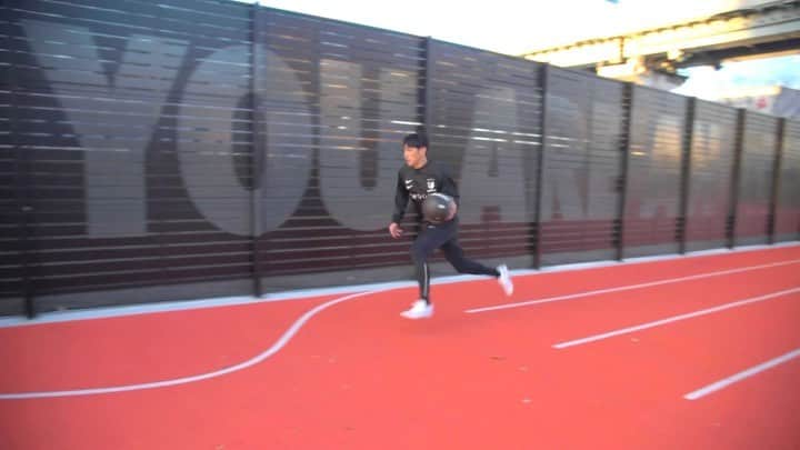 秋本真吾のインスタグラム：「⛹️‍♂️💨  #バスケ #ドリブル」