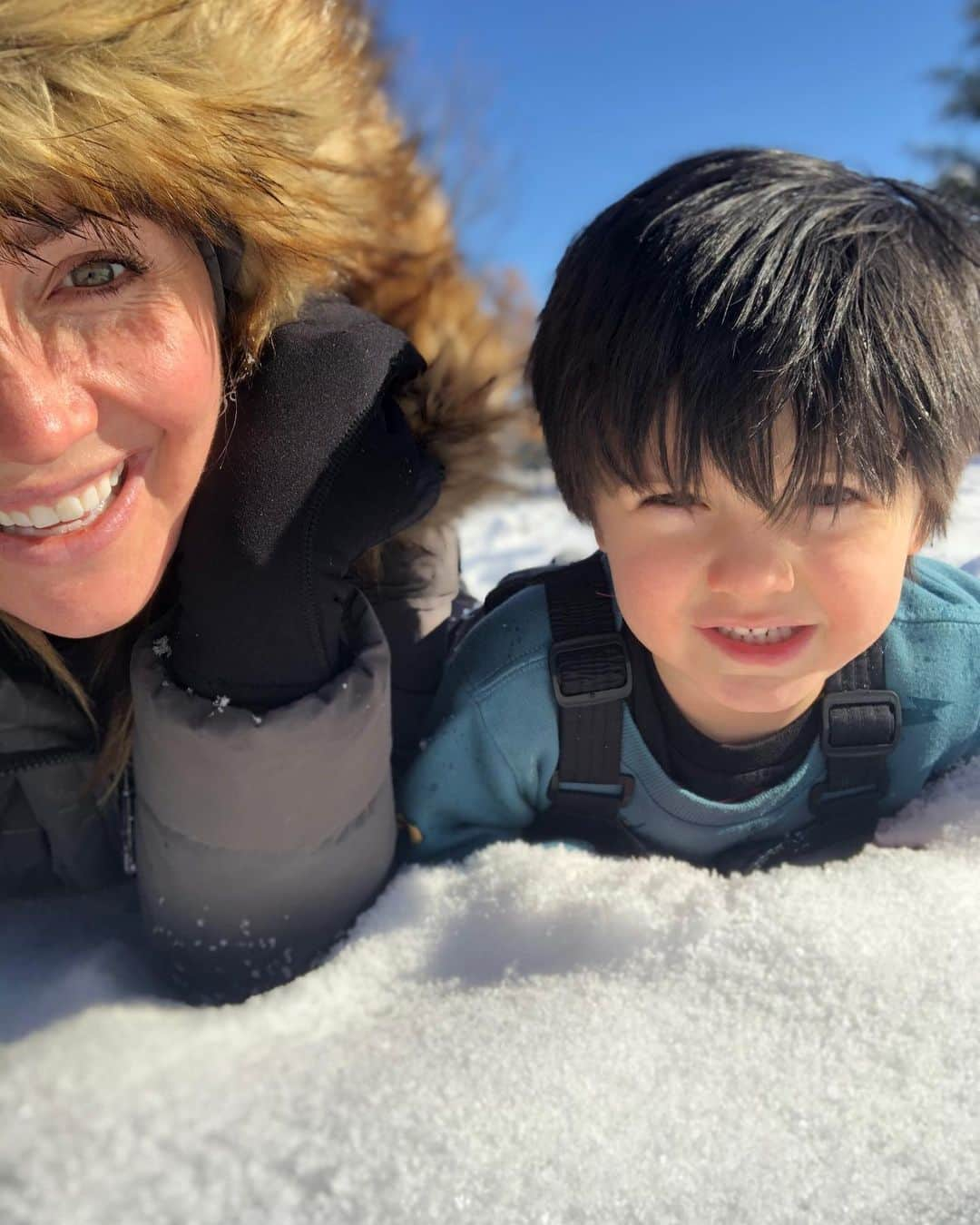 クリスティン・ヒルデブランドさんのインスタグラム写真 - (クリスティン・ヒルデブランドInstagram)「Today we got to sled in our backyard! Swipe to the video to watch 🥰. Rhett giggled the whole way down every time and then when we got to the bottom would say “can we do it again!!!”❄️🛷❄️」12月18日 10時25分 - _kristinhildebrand