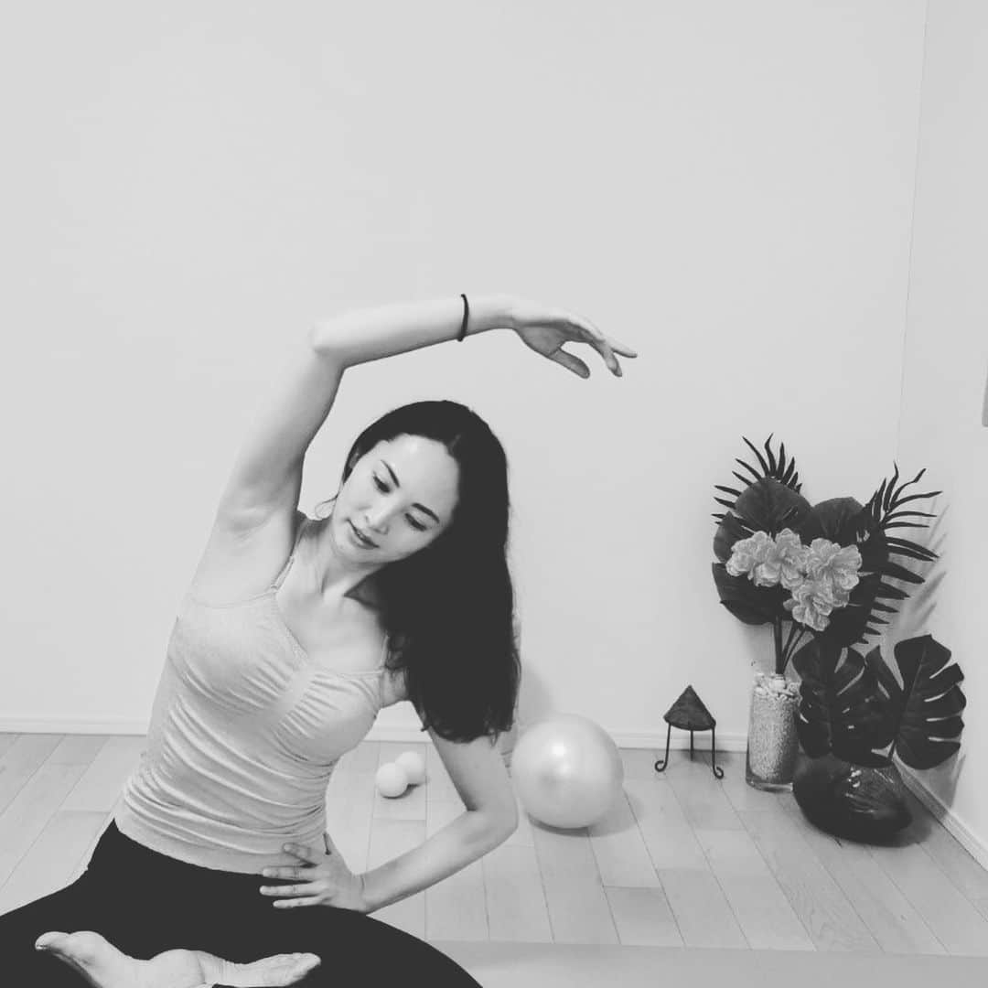 日高薫のインスタグラム：「ピラティスDAY😮🖤😮🖤😮🖤  #ピラティス#practice #ヨガ #yogapractice #yoga #ヨガウェア🧘‍♀️ #トレーニング女子」