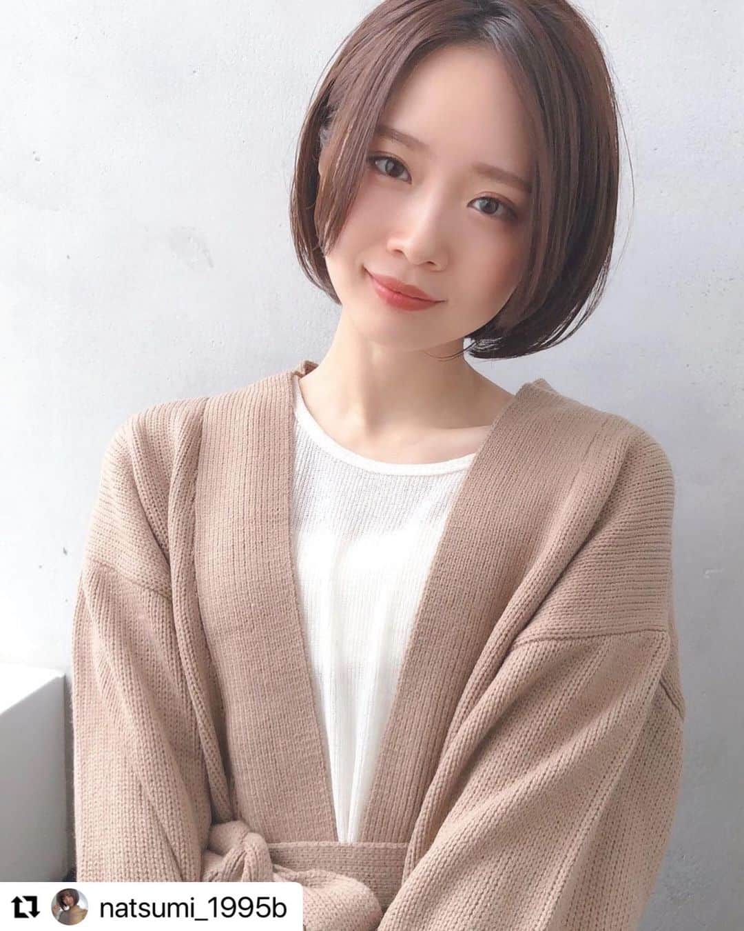 のインスタグラム：「@natsumi_1995b  ・・・ . 🍁  #秋 #秋コーデ #秋カラー #暗髪 #ハイライトカラー #ショートヘア #ショートカット #ショートヘアアレンジ #ショートボブ #ミニボブ #ボブ #ボブヘアー #ボブヘア #ワンレンボブ #前髪なし #ショート女子 #ヘアスタイル #ボブ女子 #ネイル #メイク #メイクアップ #赤リップ #ootd #ジム女子 #筋トレ女子 #カフェ巡り #カフェ好き #作品撮り #サロモ #表参道」
