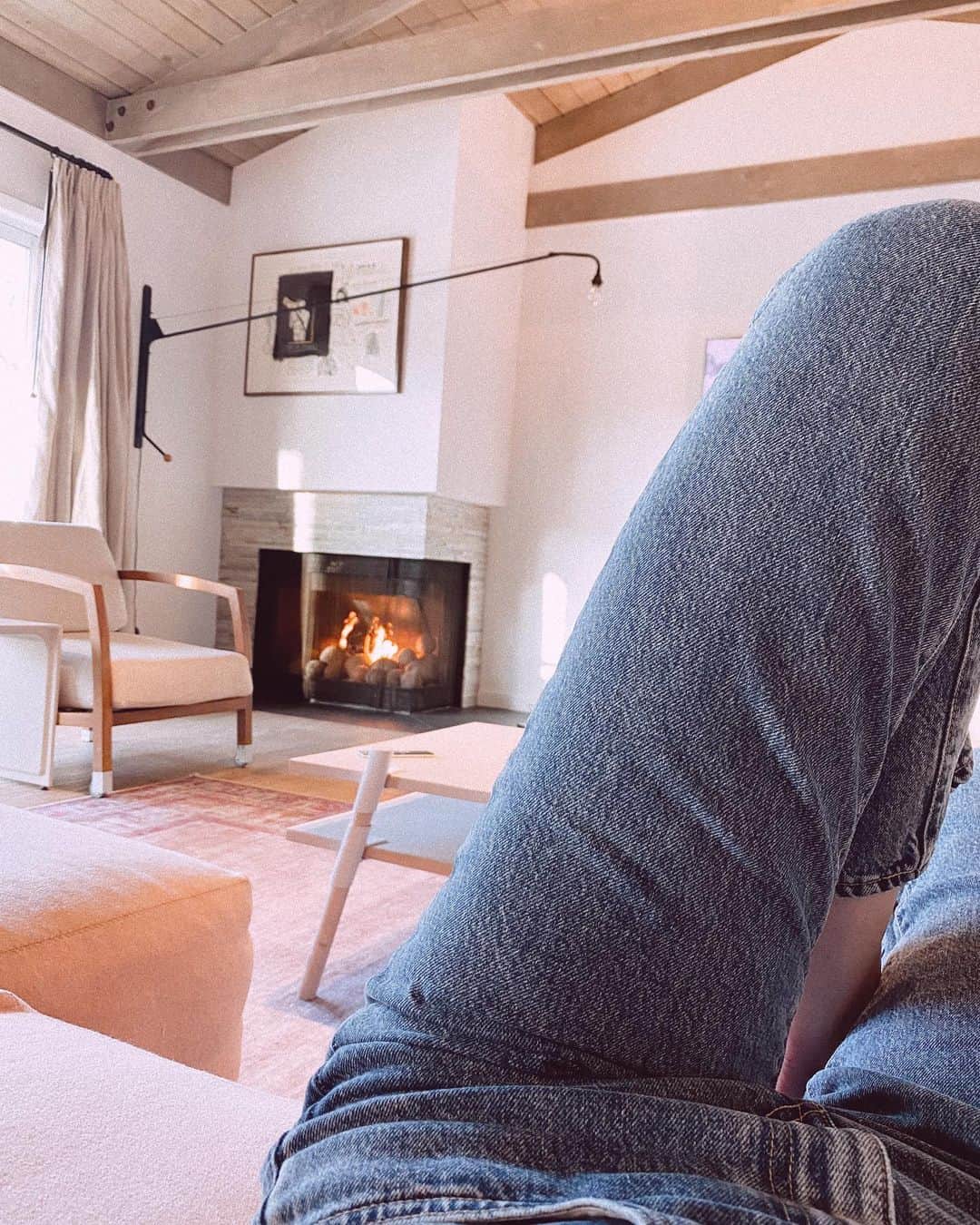 ヒラリー・ローダのインスタグラム：「afternoon delight ☀️」