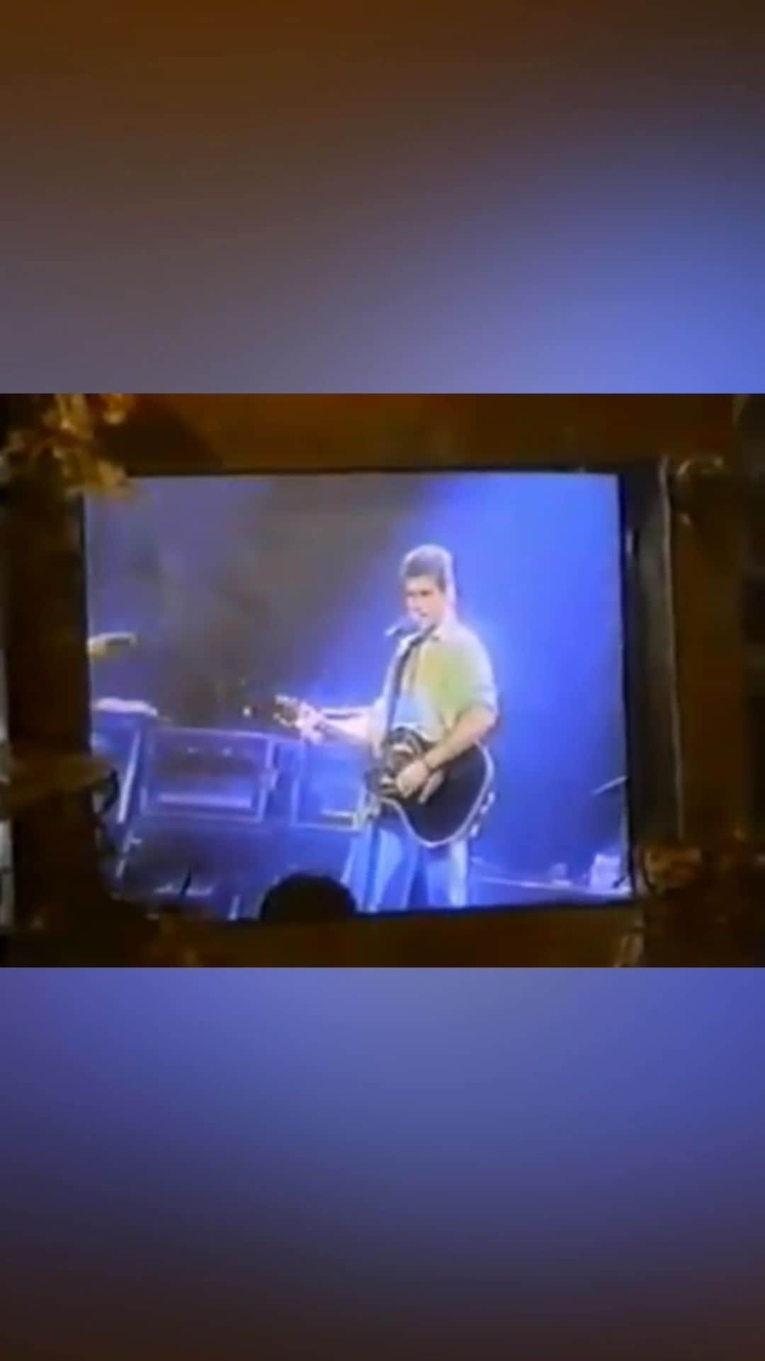 ビリー・レイ・サイラスのインスタグラム：「#TBT to #TheseBootsAreMadeForWalkin music video!」