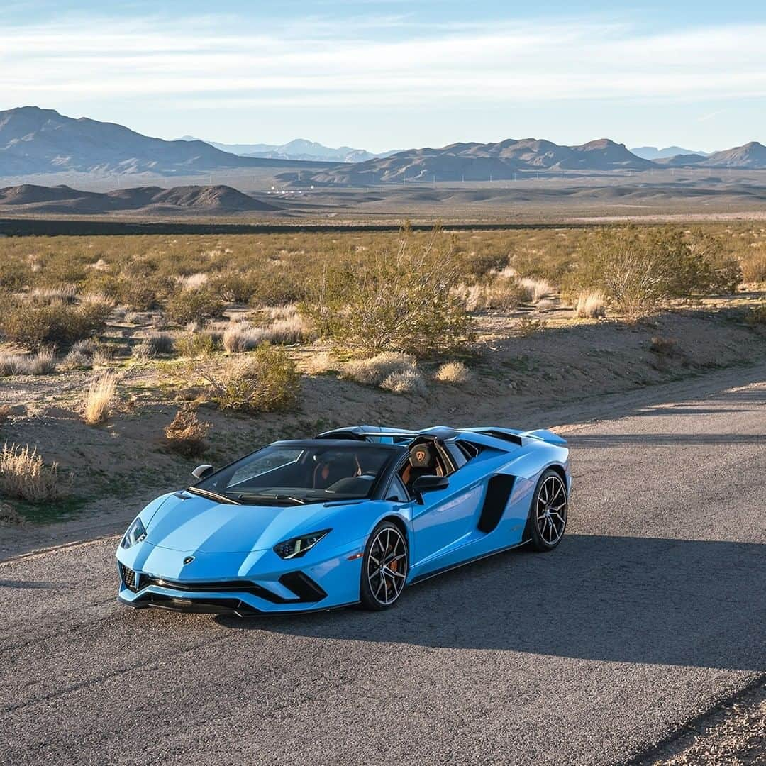 ランボルギーニさんのインスタグラム写真 - (ランボルギーニInstagram)「Aventador S Roadster makes you question your traditional idea of speed.  Can you guess its color? Blue Cepheus or Blue Aegir?  #Lamborghini #AventadorSRoadster #GuessTheColor」12月18日 2時00分 - lamborghini