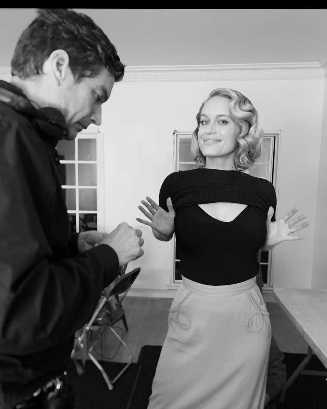 のインスタグラム：「BTS @mank directed by the great David Fincher. Working with him and Gary Oldman was a dream @netflix 🎬 @charworks」
