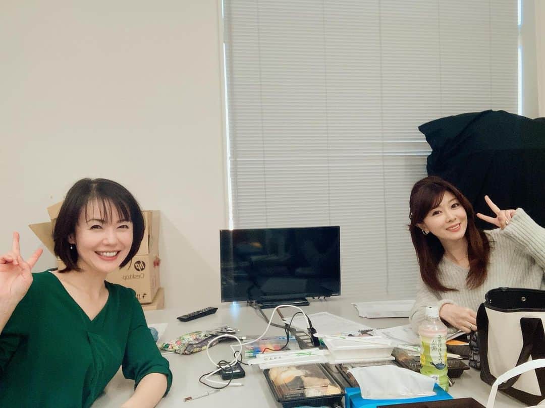 矢部美穂さんのインスタグラム写真 - (矢部美穂Instagram)「M'STVの収録でしたが、再放送は本日金曜日23時からグリーンチャンネルでご覧いただけます😊 今年のグランプリレース桐花賞の締め切りは20日日曜日となっていますので、投票がまだと言う方は是非お願いします🤲 岩手競馬のホームページから投票出来ます❤️ 六車奈々ちゃんと松尾康司さんと私でパチリ📸 #岩手競馬#桐花賞#競馬予想番組#六車奈々#松尾康司 #40代 #矢部美穂」12月18日 2時03分 - miho.yabe.0607
