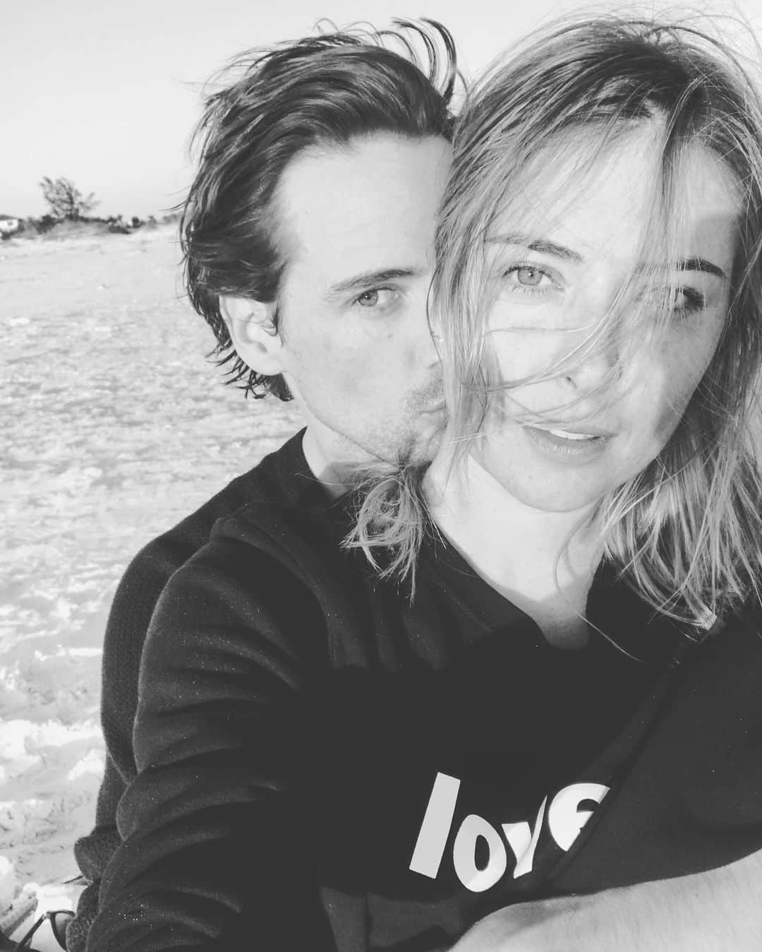 マリア・シャラポワのインスタグラム：「I said yes from the first day we met❤️This was our little secret, wasn’t it 💍🥂@gilkesa」