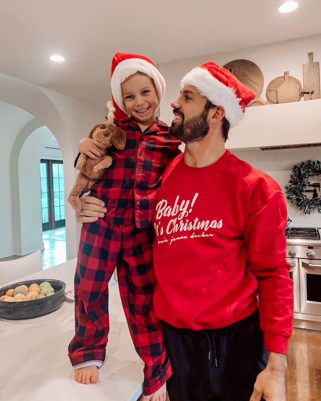 Jessie Jamesさんのインスタグラム写真 - (Jessie JamesInstagram)「Christmas pajama day at school! Our kids live in their pajamas so this was their lucky day ✨ (picked the kids jammies up at target)」12月18日 2時17分 - jessiejamesdecker