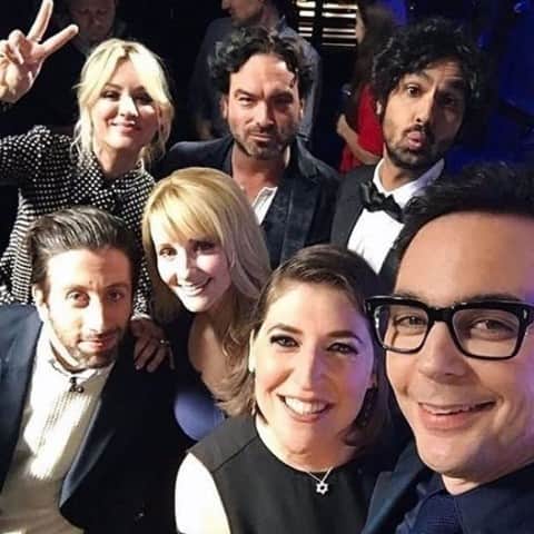 ビッグバン★セオリーのインスタグラム：「Who's your favorite cast member? . . . @therealjimparsons @kaleycuoco @sanctionedjohnnygalecki @missmayim @themelissarauch #johnnygalecki #mayimbialik #kaleycuoco #melissarauch #simonhelberg #jimparsons #jerryoconnell #kunalnayyar #leonardhofstadter #amyfarrahfowler #pennyhofstadter #bernadettewolowitz #sheldoncooper #thebigbangtheory #bigbangtheory」