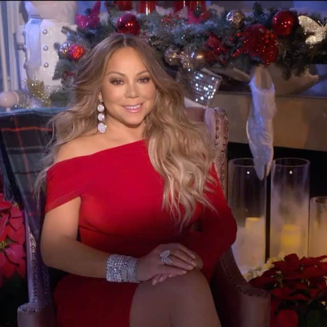 Freshnessのインスタグラム：「@supremenewyork invites @mariahcarey along to wish everyone a Happy Holidays #freshnessmag」