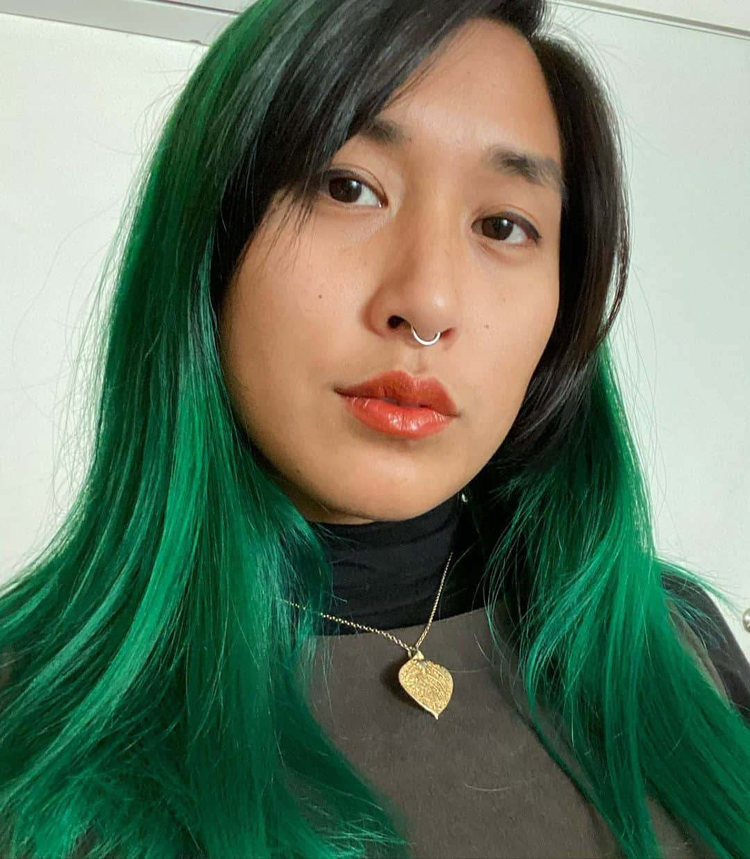 Mia Littleさんのインスタグラム写真 - (Mia LittleInstagram)「A fresh green self dye to keep my spirits up on this godforsaken platform. [pd: Head shot of Mia looking into the camera wearing minimal makeup—faint eye liner and burnt pumpkin colored lip stain. They have vibrant green ombre hair and black bangs and roots. Mia is wearing a black turtleneck layered under a olive green suede shift dress and is wearing a gold necklace with a gold leaf pendant.]」12月18日 2時14分 - alittleedutainment