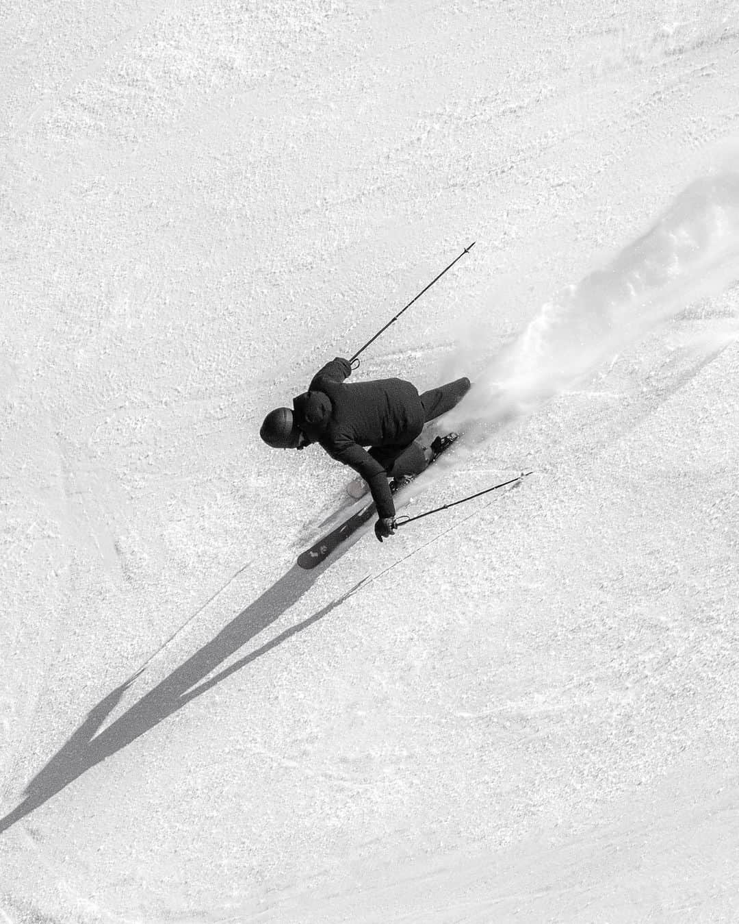モンクレールさんのインスタグラム写真 - (モンクレールInstagram)「In search of excellence.  From the top of the mountains to the bottom of the valley, Moncler and @zaiski are bound by the shared passion to research, explore, cross borders, and surpass. Book an appointment to test the skis in Moncler boutiques in Swiss ski resorts now, and the rest of Europe when the slopes open. Moncler.com.  Photography @kasparthalmann @zaiski」12月18日 2時17分 - moncler