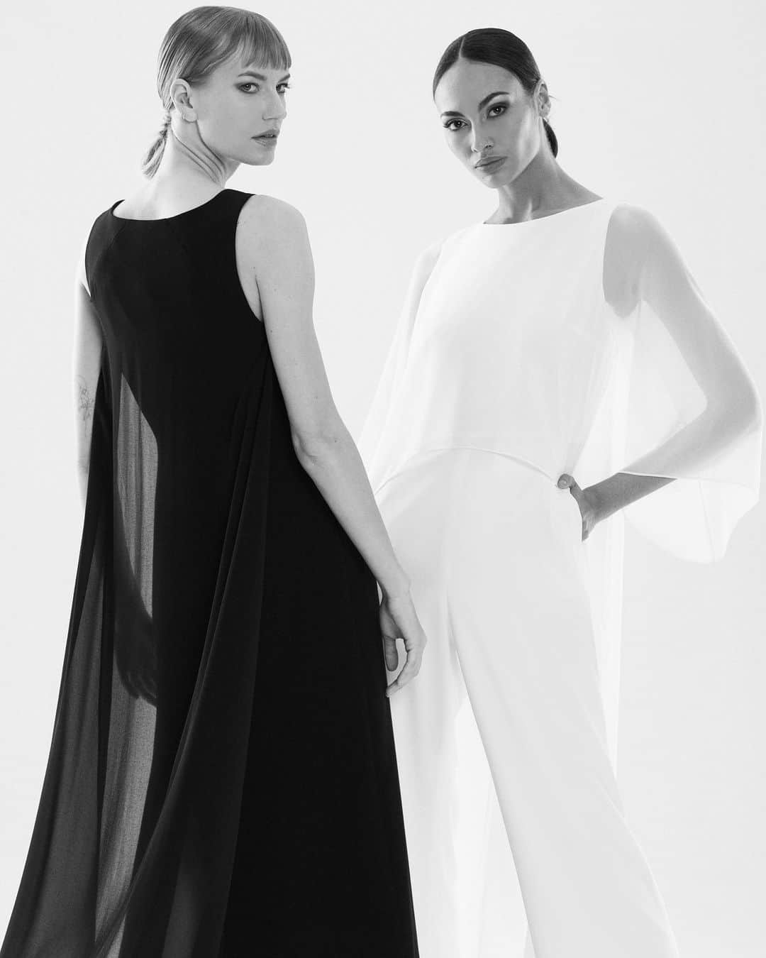 ホルストンのインスタグラム：「New jumpsuits, available now on halston.com」