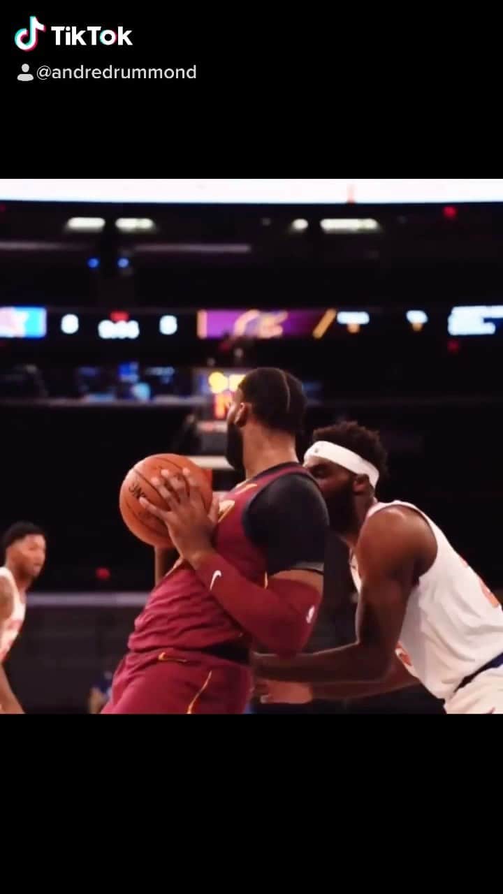 アンドレ・ドラモンドのインスタグラム：「always love playing at msg 🏀🏀 follow me on tik tok, link in bio!」