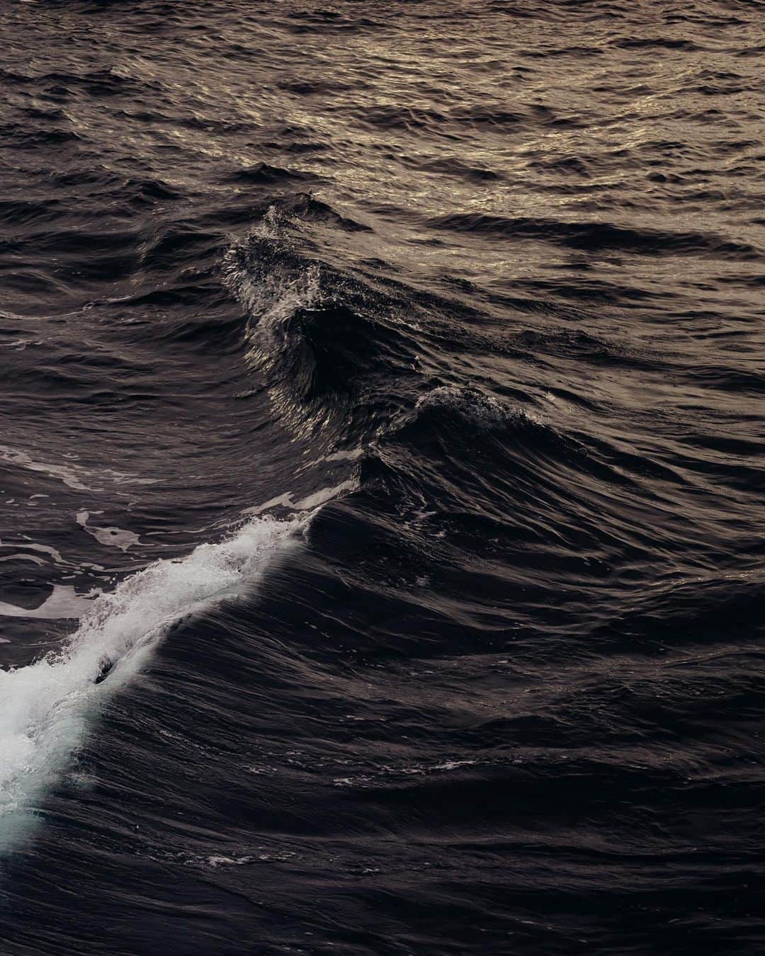 ヘンリロイドさんのインスタグラム写真 - (ヘンリロイドInstagram)「Winter days by the sea #ocean #sea #sail #sailing #cold #weather  #henrilloyd」12月18日 2時44分 - henrilloyd_